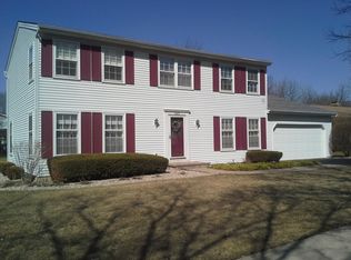 525 Olesen Dr, Naperville, IL 60540