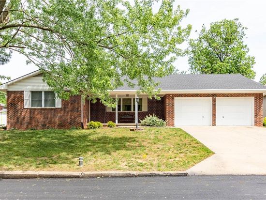 101 N Sunset Ave, Windsor, MO 65360