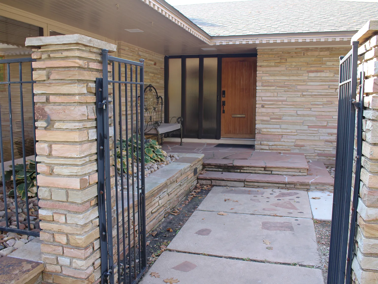 3 bed, 3994 sqft, $4,000 — Photo 1