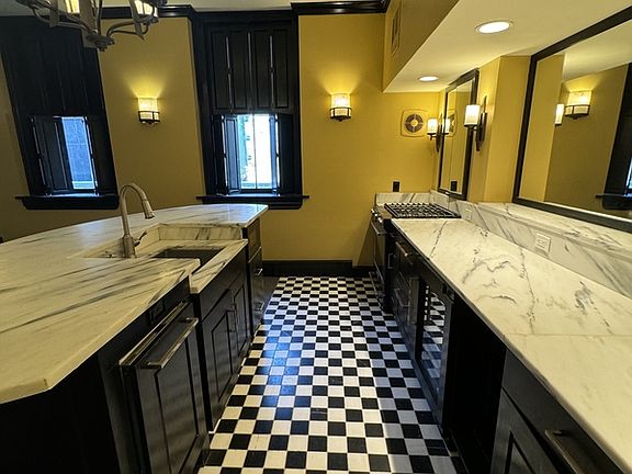 2nd image of 260 College St Unit 3