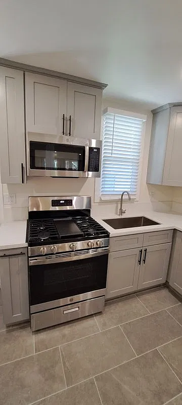 2 bed, 1.0 bath, 850 sqft, $2,325 — Photo 2