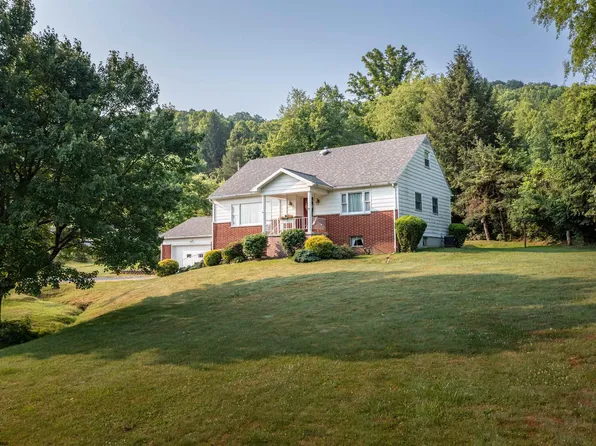 10 Freeman St, Farmington, WV 26571