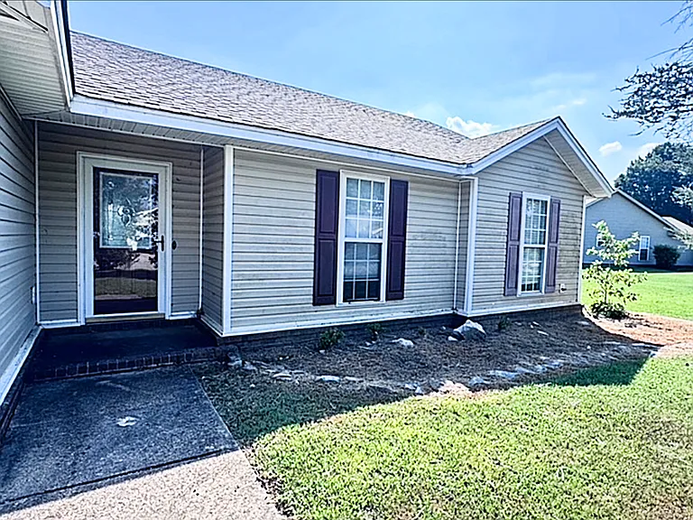 2312 Manchester Dr — Photo 3