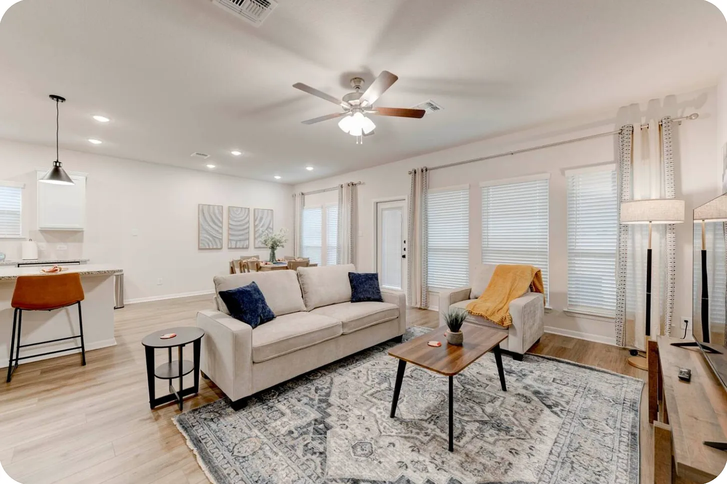 4 bed, 1789 sqft, $4,200 — Photo 4