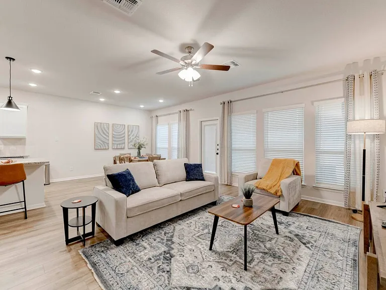 2812 Fox River Dr — Photo 4