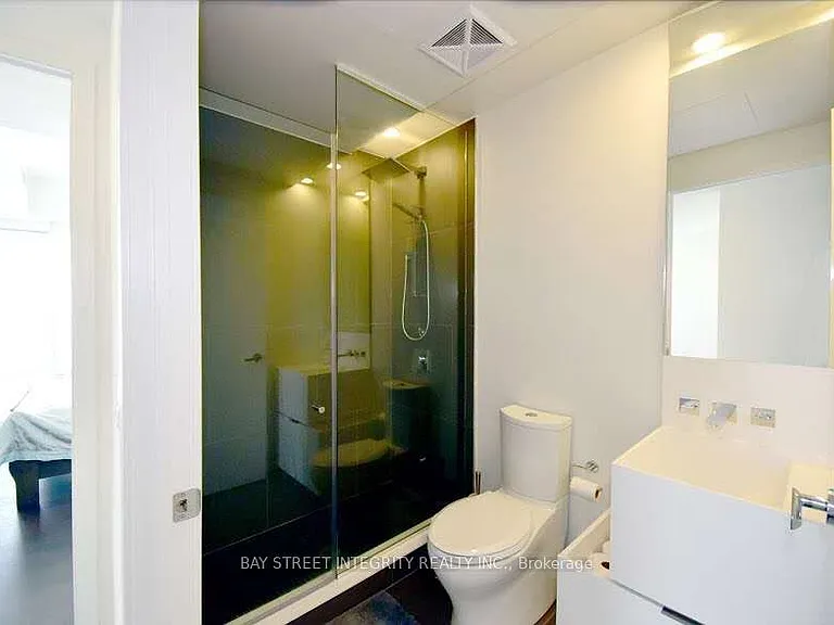1 Bloor St E #3801 — Photo 4