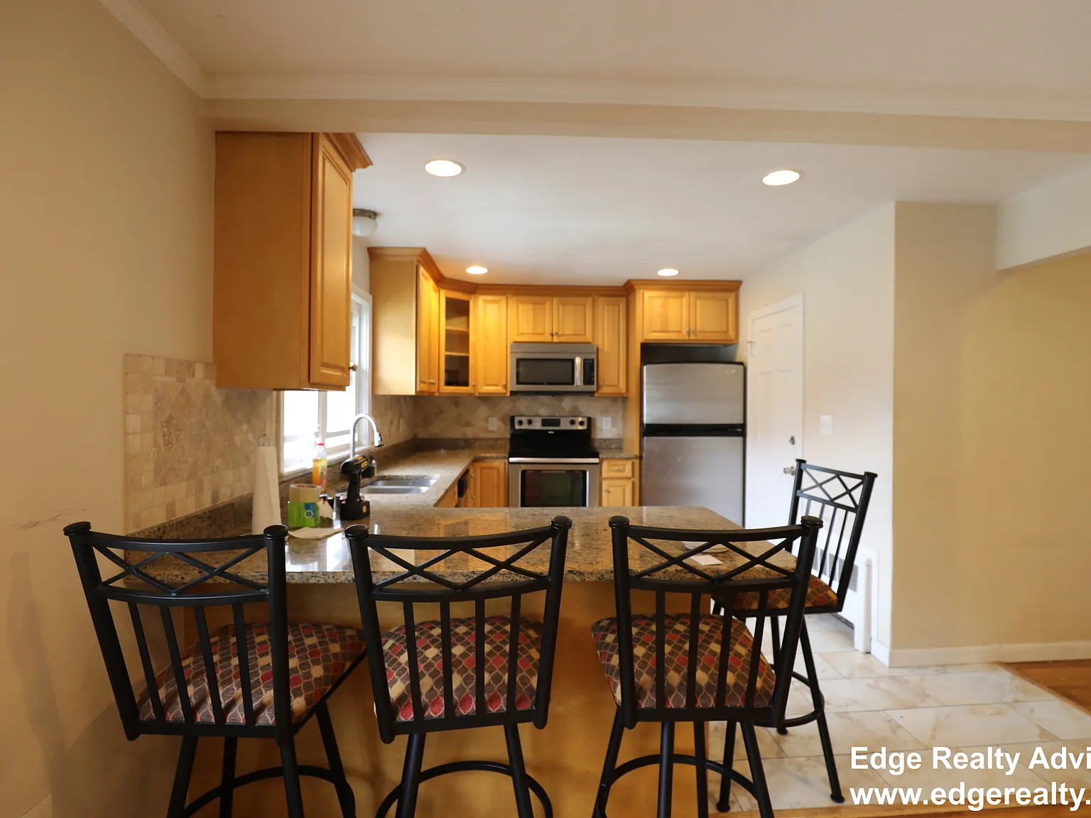 4 bed, 1650 sqft, $4,500 — Photo 3