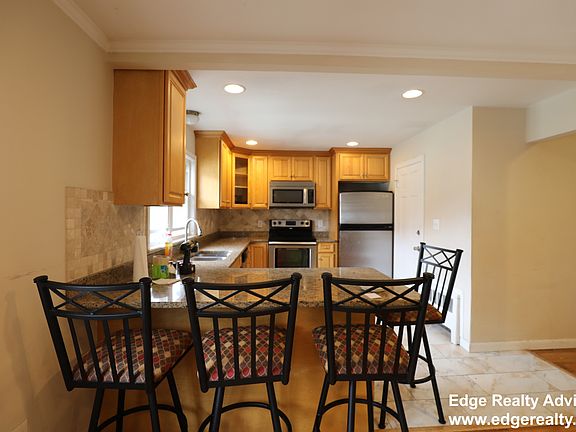 3rd image of 20 Cummings Rd #2A