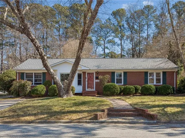 112 Hermitage Rd, Newport News, VA 23606