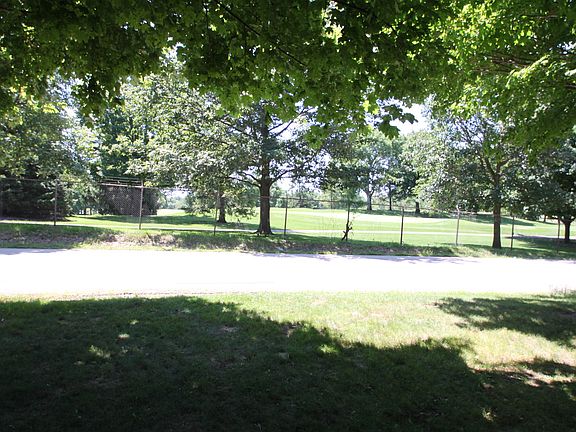 3rd image of 1202 Park Terrace Dr