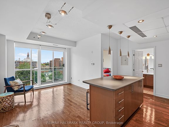 3rd image of 134 York St #605