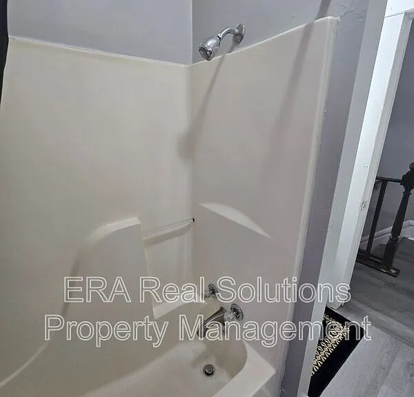95 Whitethorne Ave — Photo 12