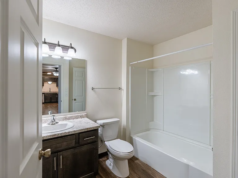 Fargo, ND Willow Park Apartments | Bathroom