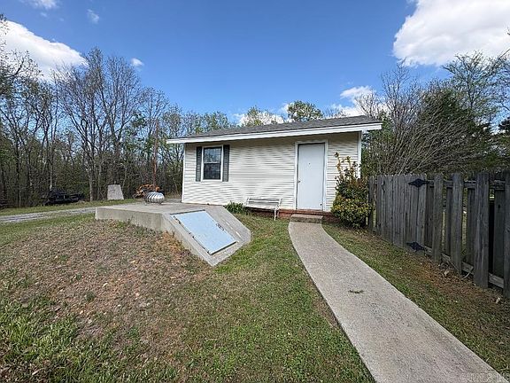 3rd image of 8910 Peters Rd