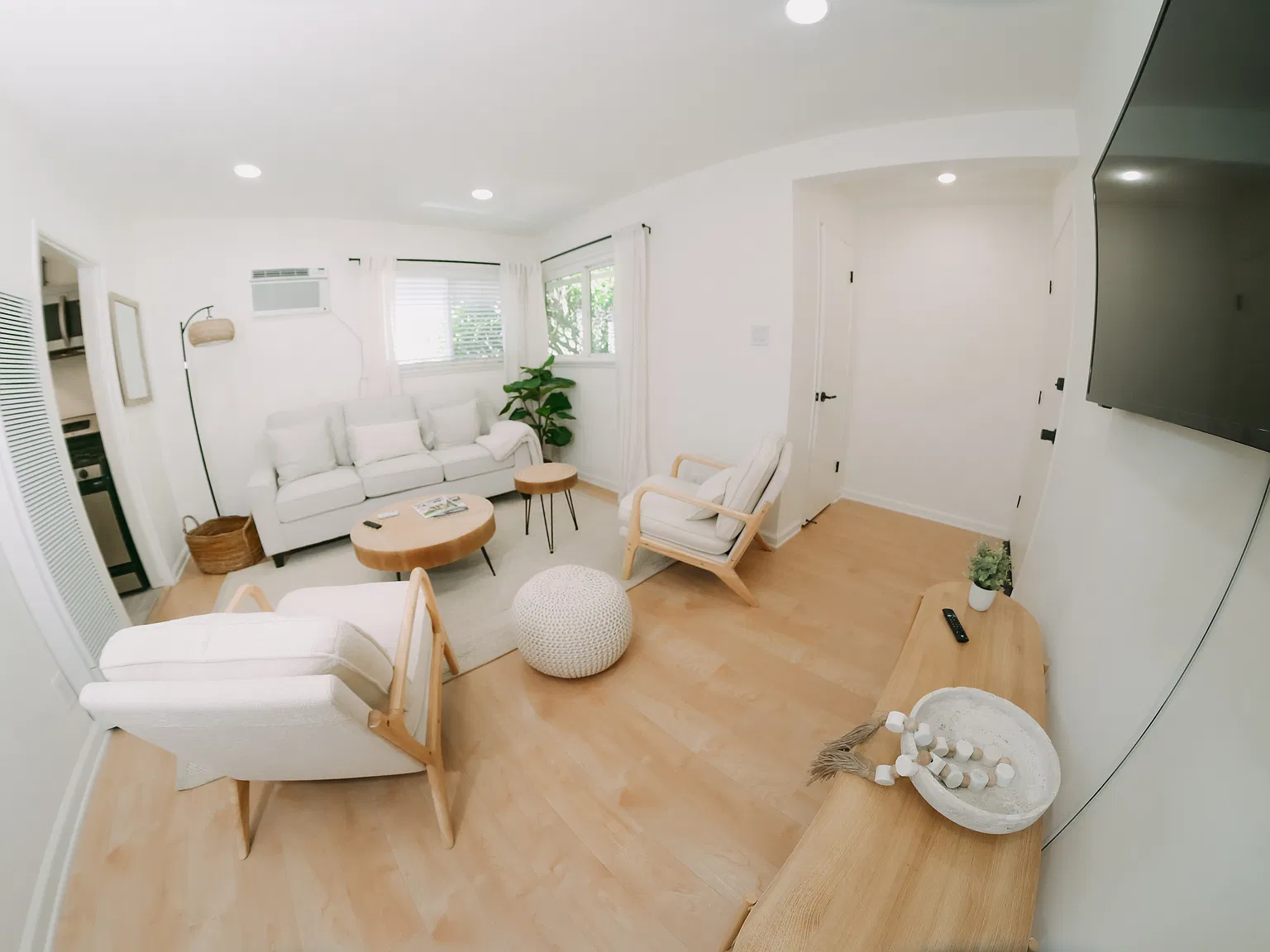 11627 Mayfield Ave — Photo 4