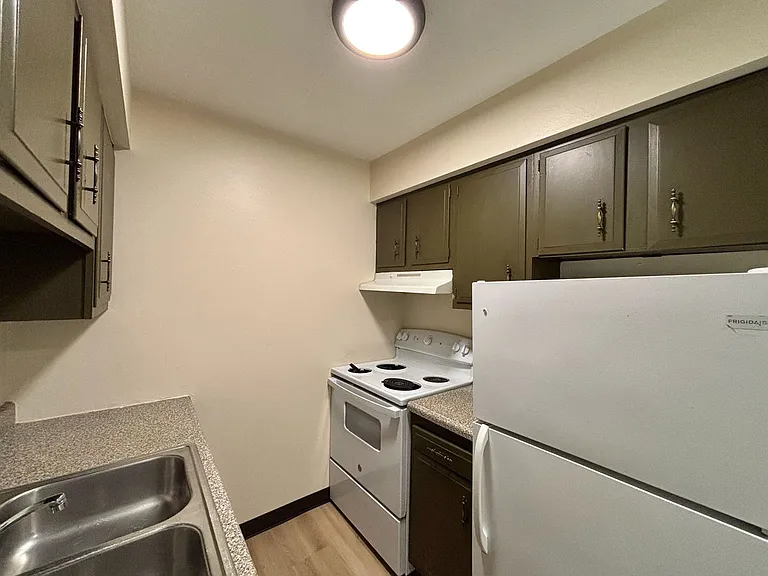 Breckenridge Davenport Apartments — Photo 116