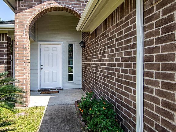 Freshly painted. All tile inside.