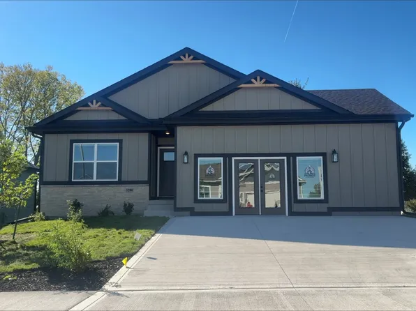 3280 Brook Landing Ct, Des Moines, IA 50317