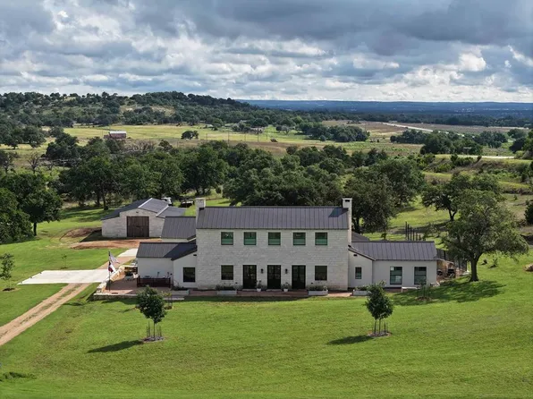 130 S Overlook Dr, Fredericksburg, TX 78624