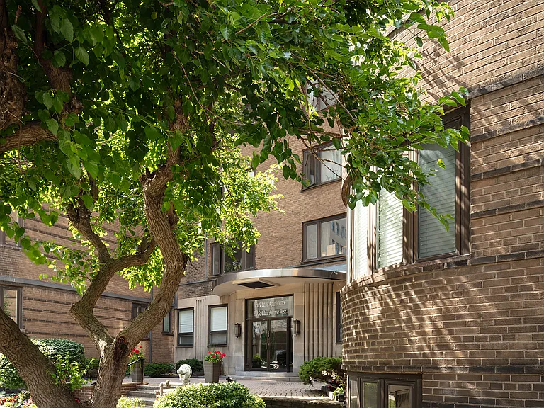110 Saint Clair Ave W — Photo 21
