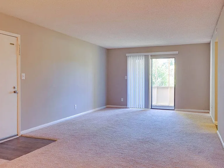 River Crossing Apartments — Photo 2