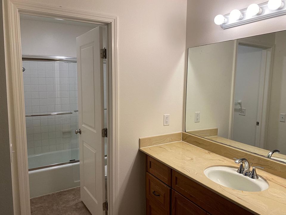 1st image of 901 Peninsula St APT 10