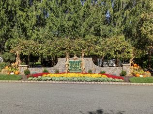 40 Kent Dr #C0152, Roseland, NJ 07068