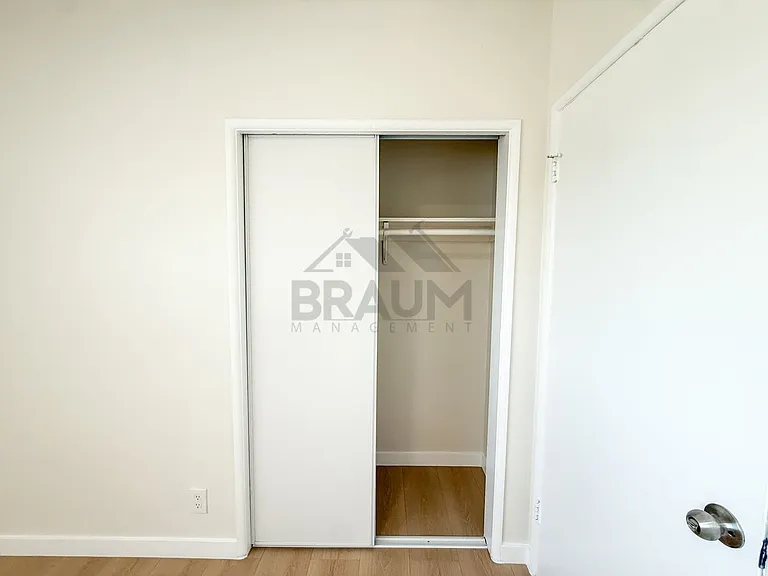 13129 OXNARD ST. — Photo 43