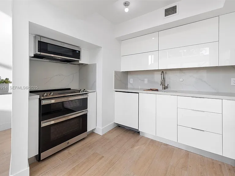 221 Jefferson Ave #2 — Photo 5