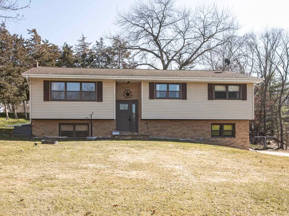 4001 Braellan Ln, Hazel Green, WI 53811