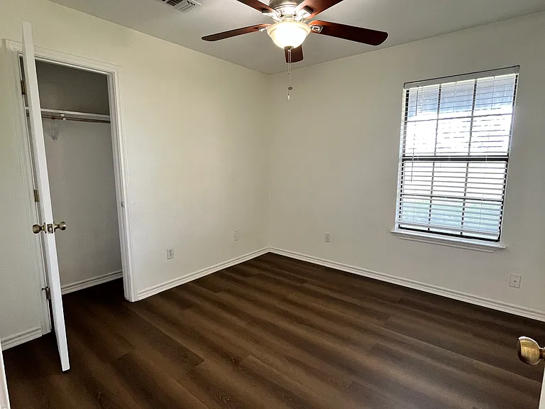 1303 Lovers Ln — Photo 11