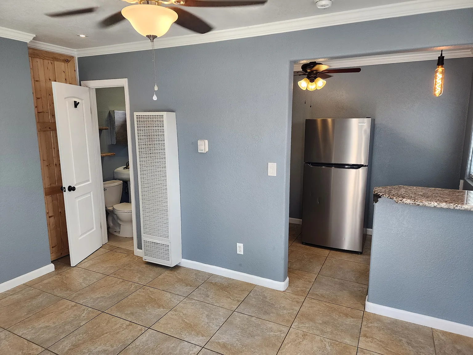 Gas Electric Included Pets OK Yard Parking Laundry Dog Door Patio Shed — Photo 1