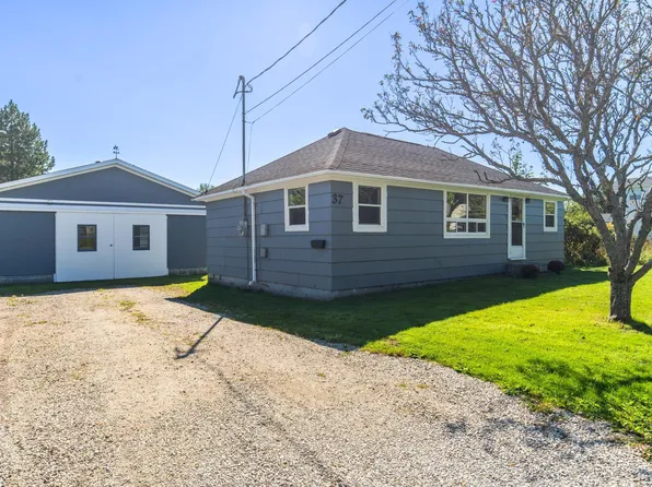 37 Pleasant St, Yarmouth, NS B5A 2J3