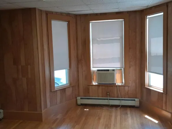 129 Russell St #1, Waltham, MA 02453