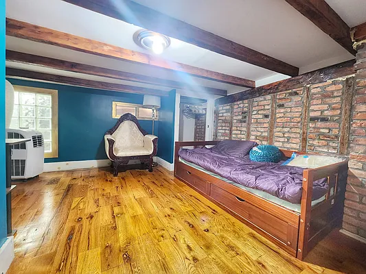 Rented by RELEASE NY | media 19