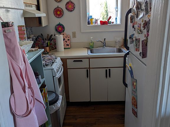 5th image of 429 Warren Cres APT 1
