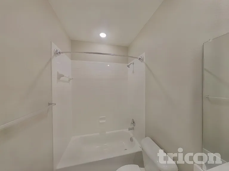1008 Faringdon Dr — Photo 17