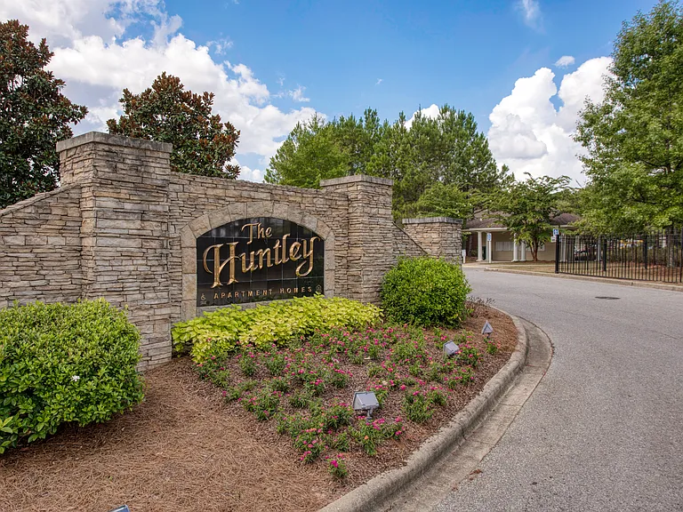 100 Huntley Apartment Dr — Photo 3