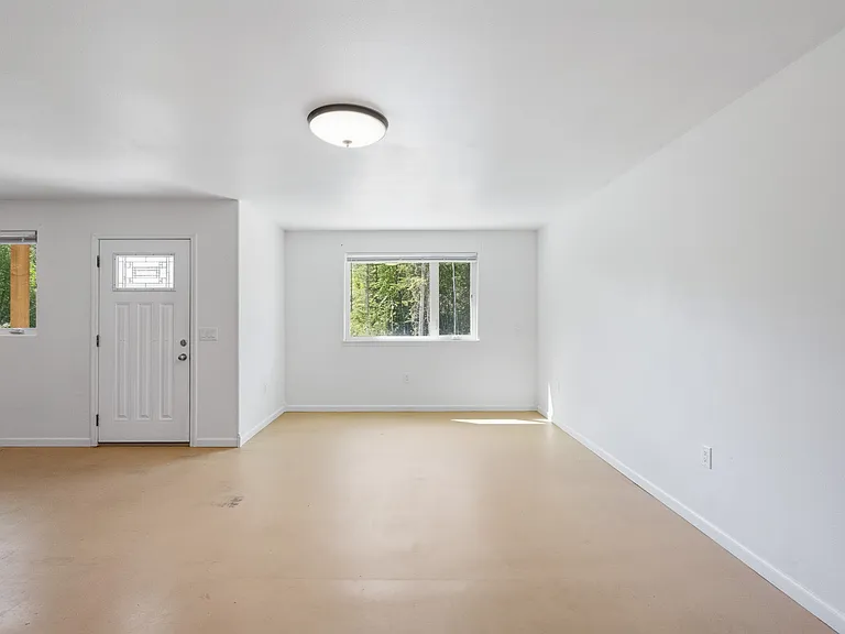 1594 Madeline St #B — Photo 8