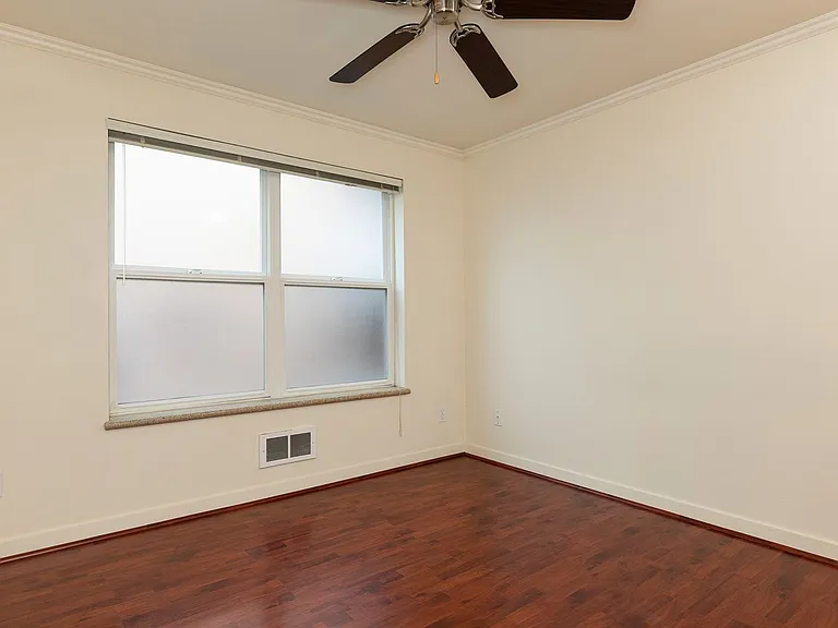 Howard Park Apartments — Photo 43