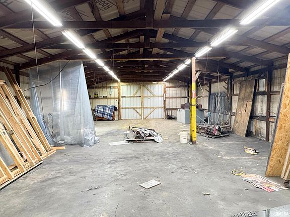 4th image of 211 Spring St