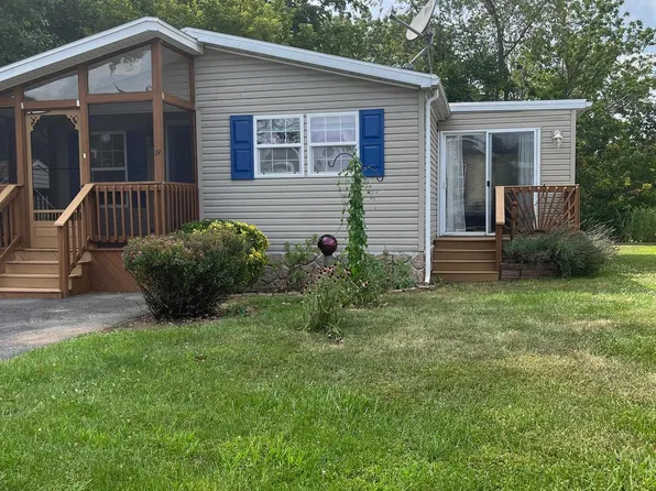 57 N Green Acres Cir, Akron, PA 17501