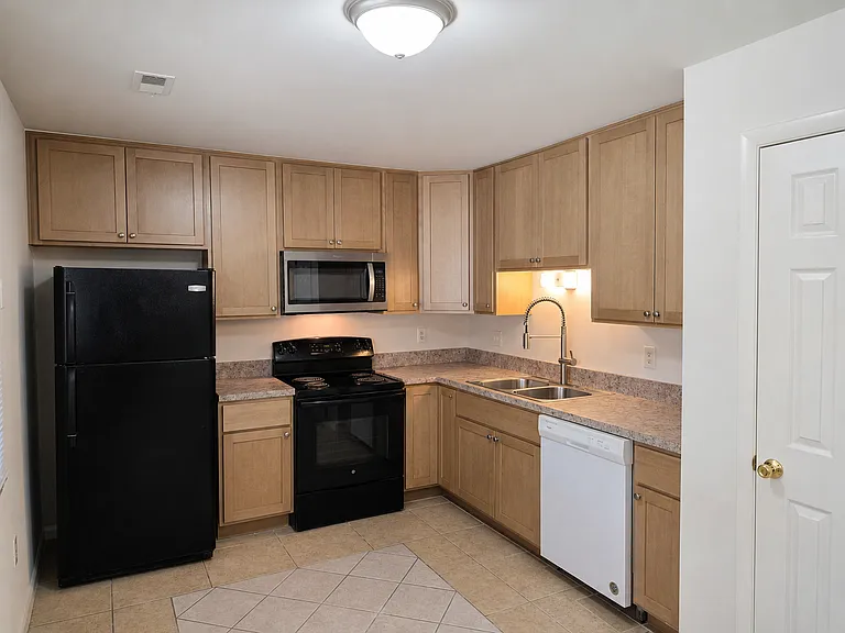 927 Anvil Rd — Photo 3