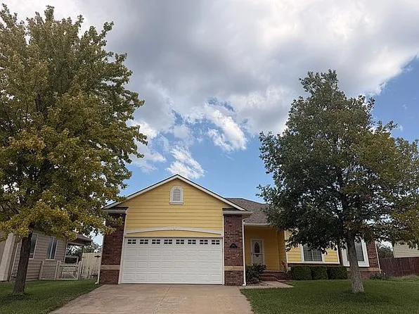 100 Kisiwa Village Rd, Hutchinson, KS 67502