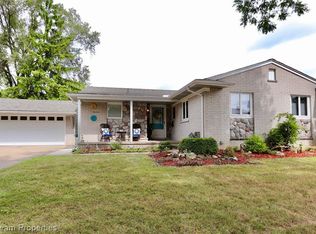 30256 Brookview Dr, Livonia, MI 48152