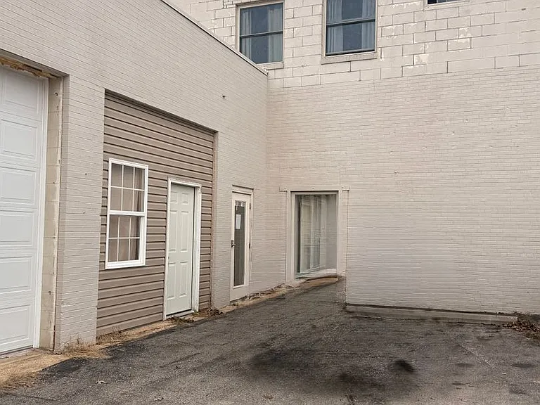 1000 N Pine St — Photo 2