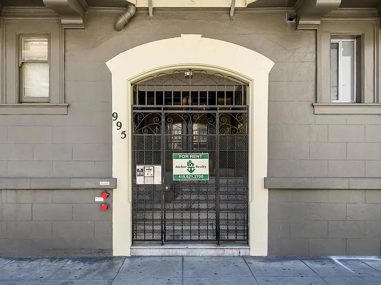 995 Pine St — Photo 15