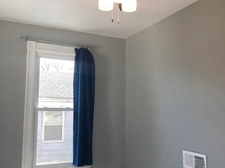 8 N Indiana Ave — Photo 17