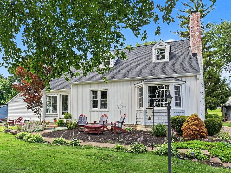 1st image of 368 Lakeshore Dr W
