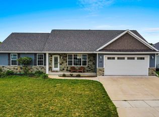 536 Pebblestone Cir, Hobart, WI 54155